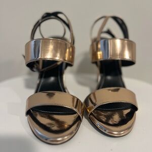 Kendall and Kylie Dress sandal adjustable strap heels gold open toe. size 6